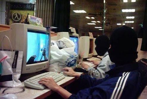 这样打CS才有心临其境的感觉 这样打CS才有心临其境的感觉