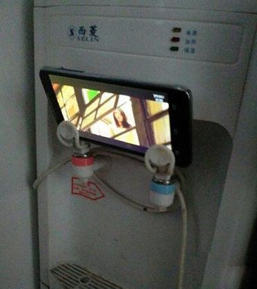 这样看视频舒服多了 这样看视频舒服多了