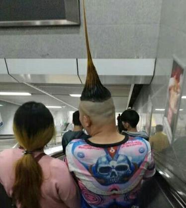 这绝对是今年最顶尖的发型 这绝对是今年最顶尖的发型