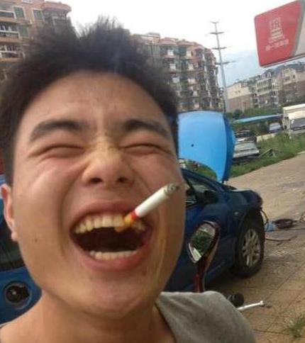 那个位置是专门放烟的吗 那个位置是专门放烟的吗