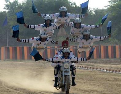 高大上的车技只有阿三哥能做到 高大上的车技只有阿三哥能做到