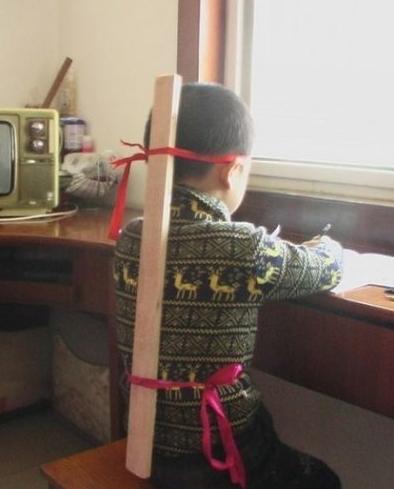 麻麻再也不用担心我坐姿不对导致驼背近视了 麻麻再也不用担心我坐姿不对导致驼背近视了