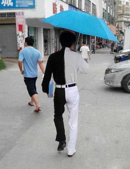 黑白无常合体出门 黑白无常合体出门